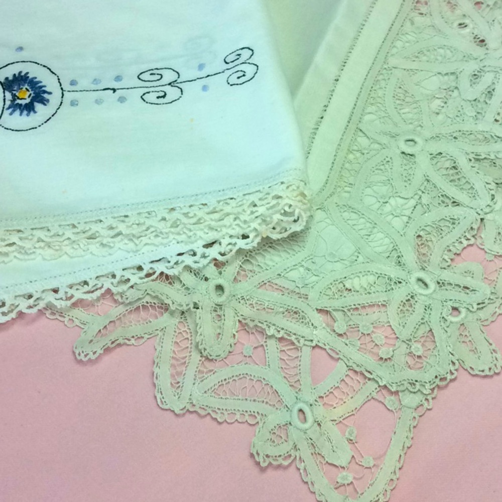 FINAL SALE PRICE Vintage Mantle Scarf & Embroidered T Cloth